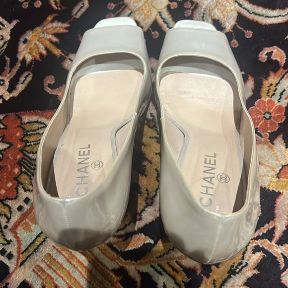 CHANEL Patent Leather CC Open Toe Pumps Silver/Gray Sz 40 - Picture 3 of 15